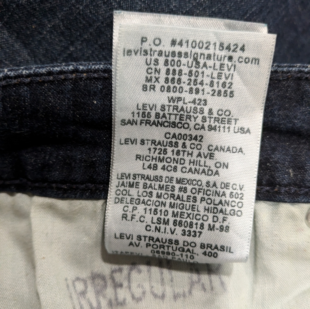 Woman's Sz 18 (40"X10") LEVI Levi Strauss Signature Dark Blue Bermuda Shorts - Picture 7 of 8